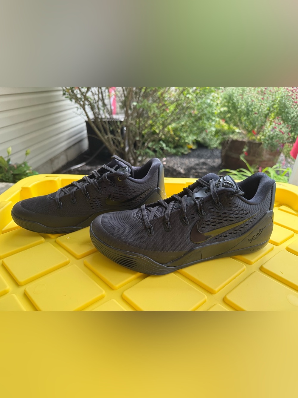 Kobe 9 EM Nike Men’s Black Low-Top Performance Sneakers